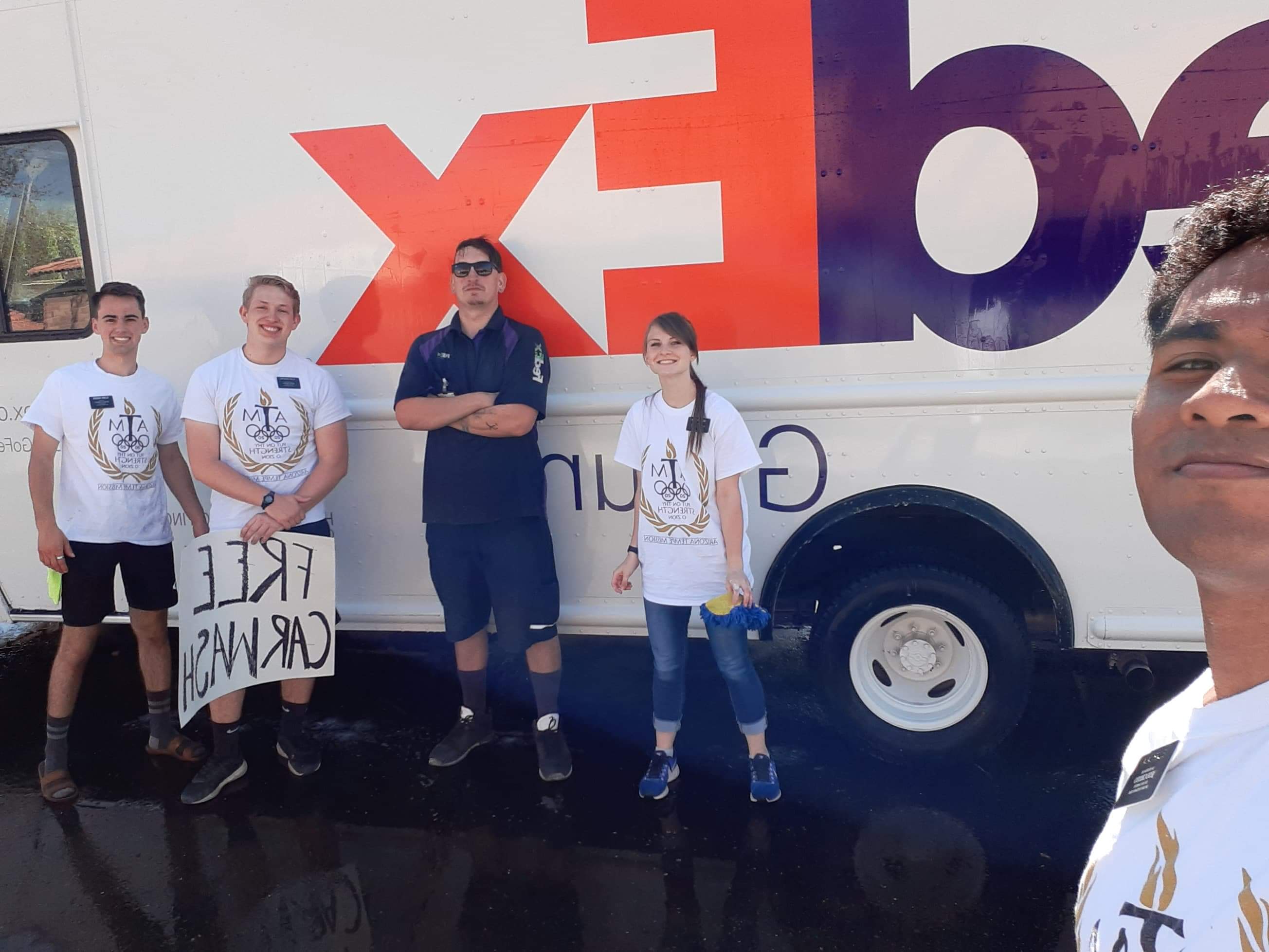 Camion FedEx au lave-auto??